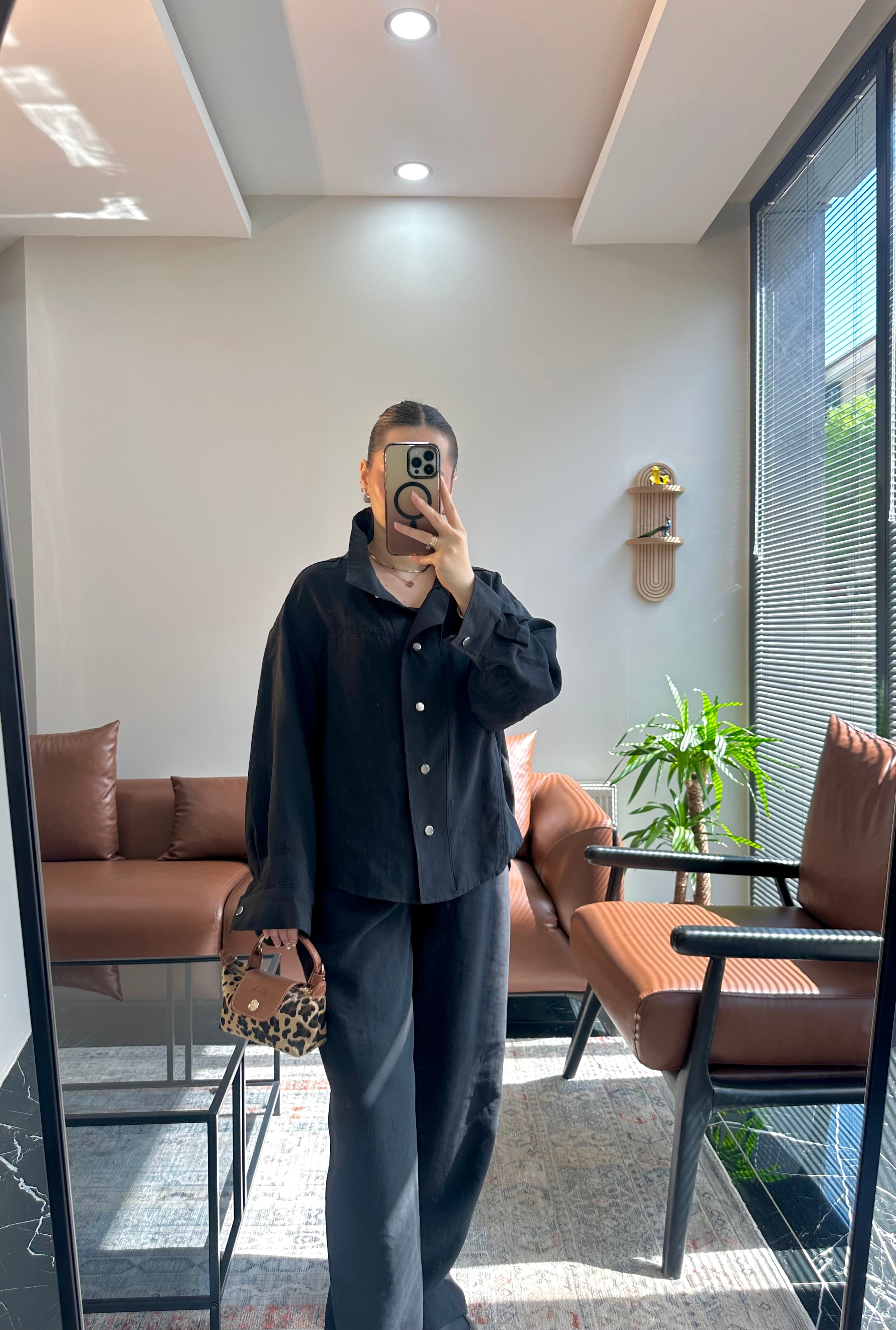 Siyah Oversize Gömlek Ceket ve Geniş Paça Pantolon Takımı