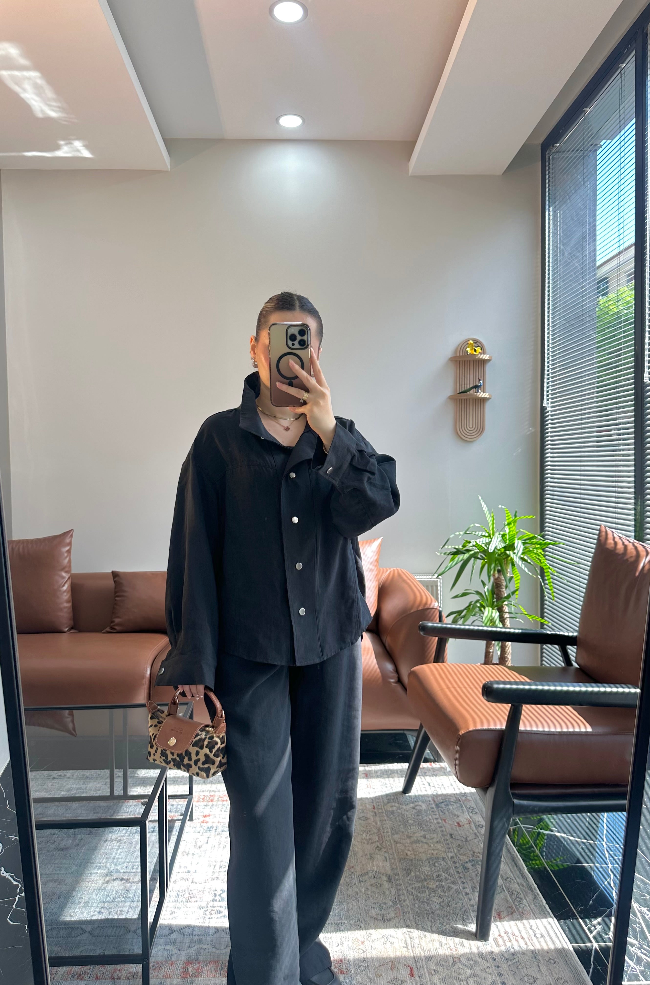 Siyah Oversize Gömlek Ceket ve Geniş Paça Pantolon Takımı